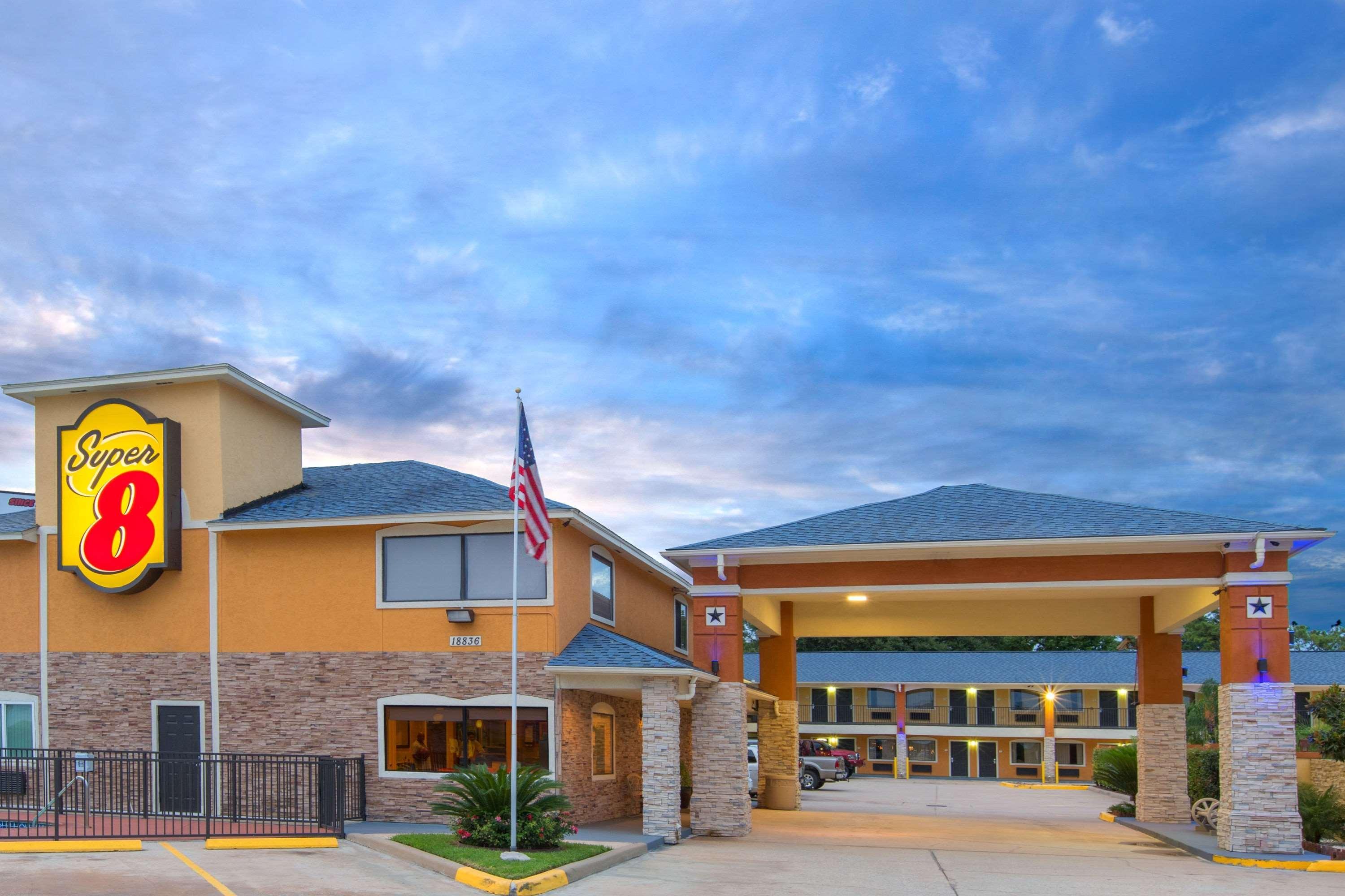 Super 8 By Wyndham Houston/Willowbrook Hwy 249 Exterior photo