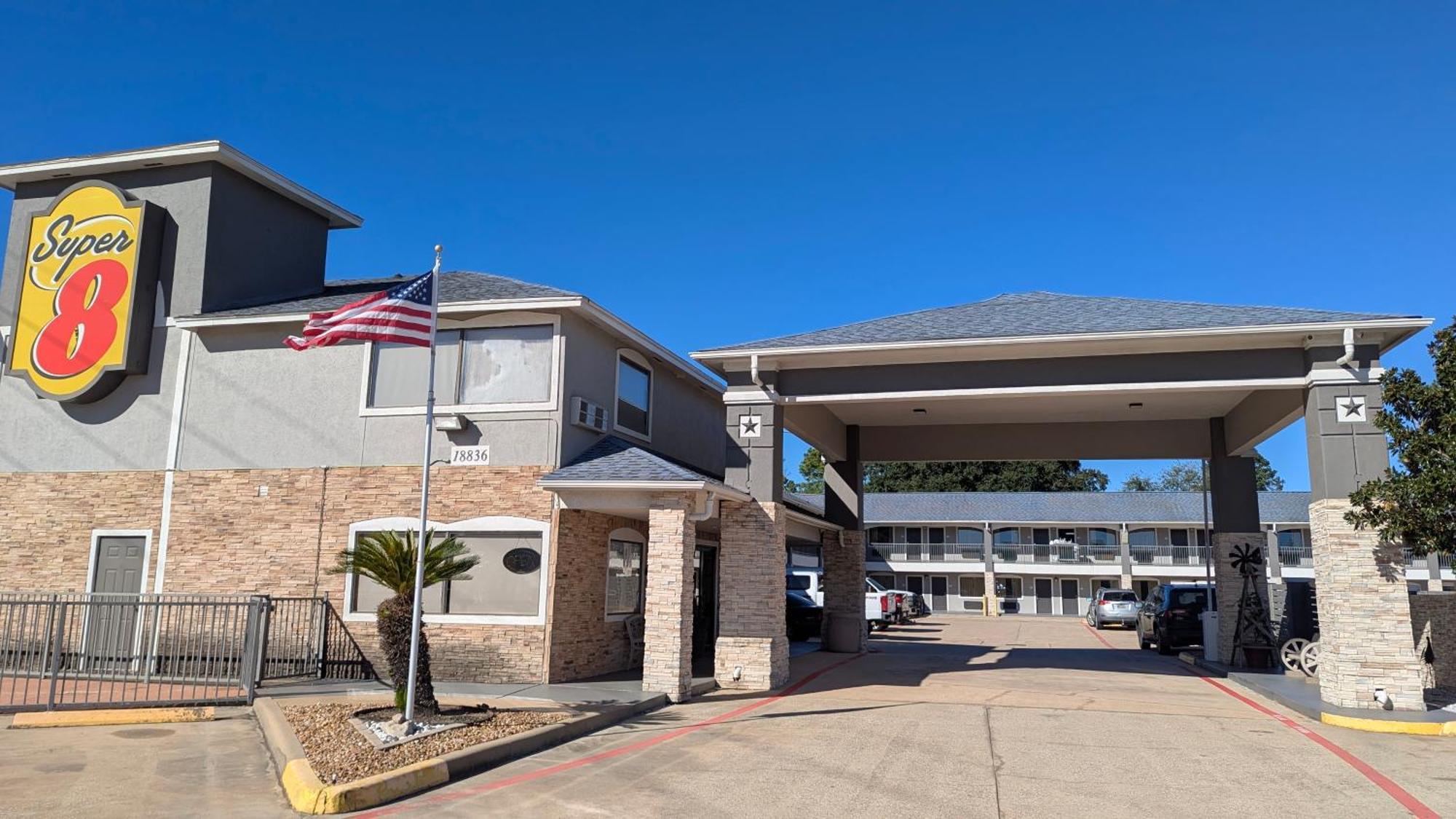 Super 8 By Wyndham Houston/Willowbrook Hwy 249 Exterior photo